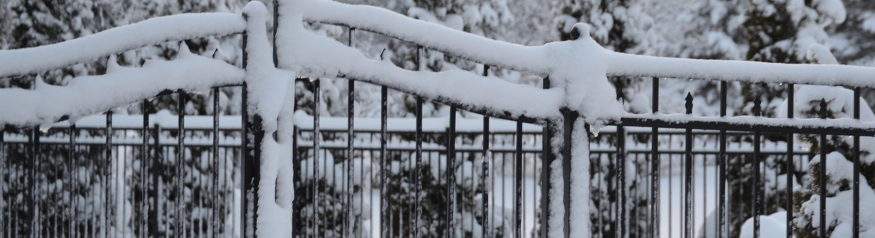Portail en hiver : comment bien l'entretenir face au froid et au gel ?