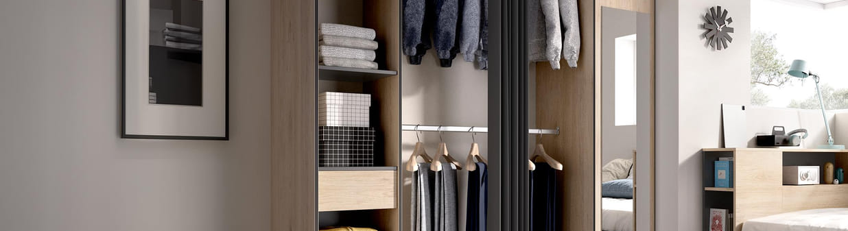 Comment ranger son dressing ? Astuces pour maintenir votre garde-robe ordonnée