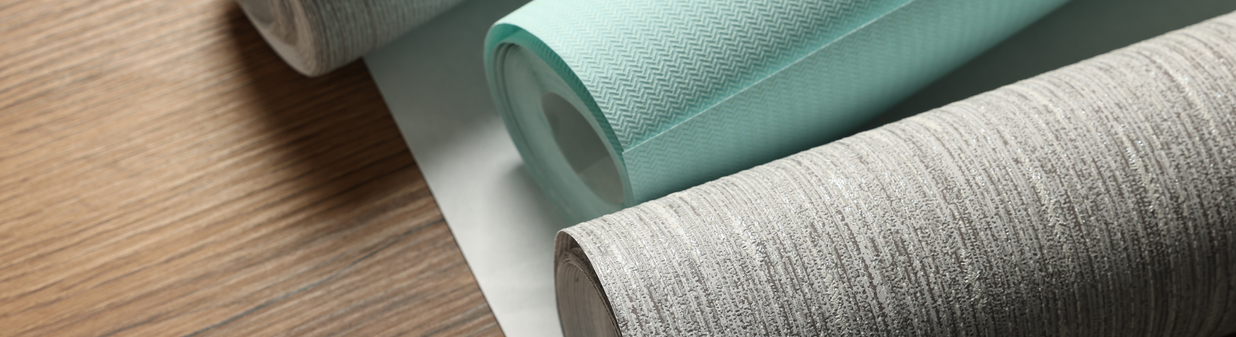 Papier peint intissé, vinyle ou traditionnel : comment bien le choisir selon la pièce et le style d’intérieur ?
