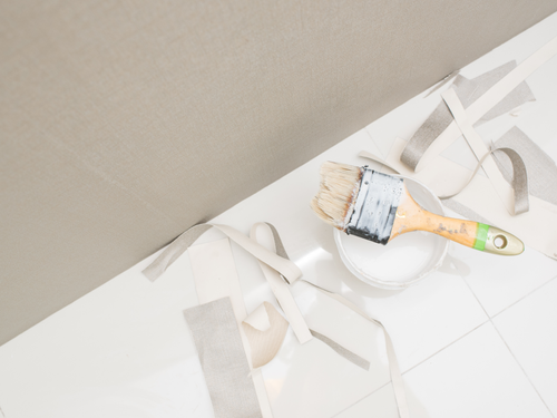 Pose de papier peint : les étapes clés pour un résultat parfait, même pour les débutants