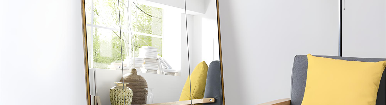 Miroir, étagère, tableau... Quelle déco murale choisir pour agrandir une pièce ?