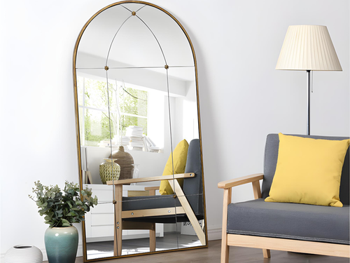 Miroir, étagère, tableau... Quelle déco murale choisir pour agrandir une pièce ?