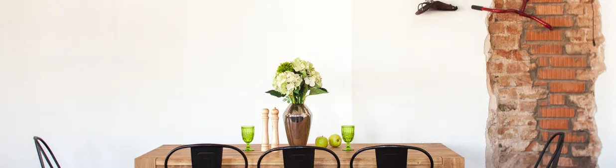 Comment accorder des chaises industrielles avec sa table à manger ?